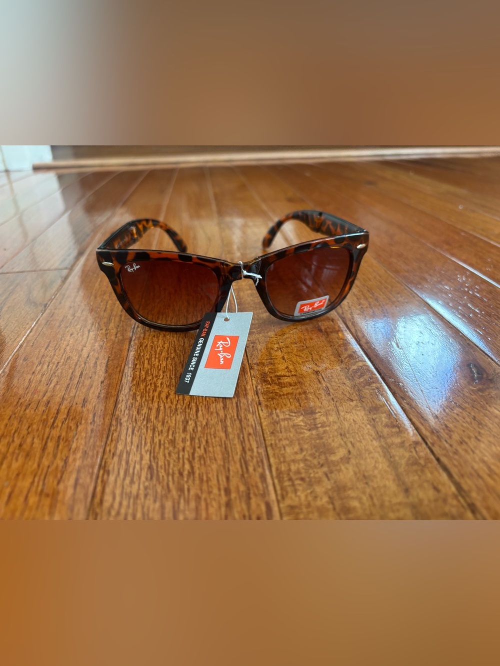 Ray-Ban Men’s Tortoiseshell Sunglasses with Brown Gradient Lenses